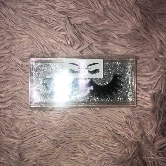 NWT Mink eyelashes - Picture 3 of 3